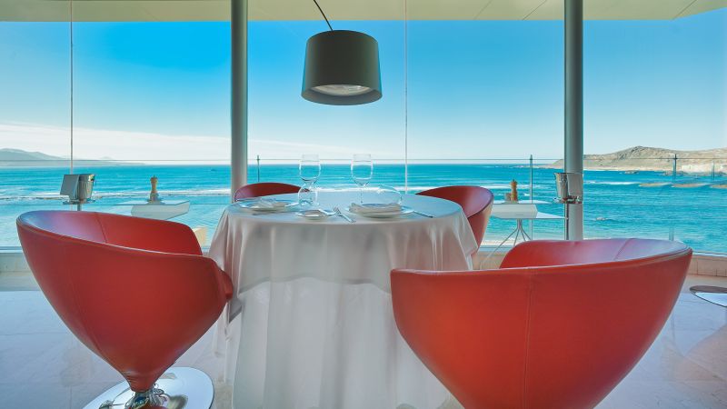Vista de la playa de las canteras desde el restaurante Summum