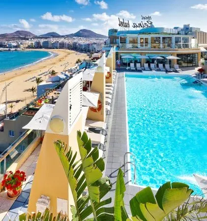 piscina del hotel reina isabel