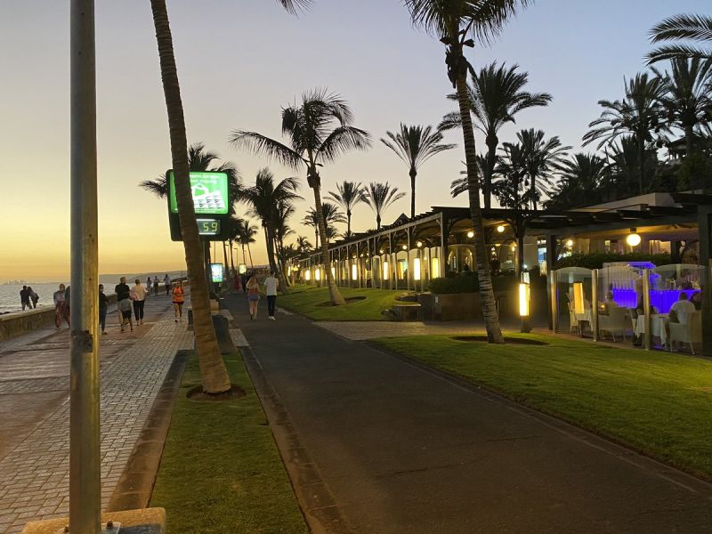 night image of the meloneras walk