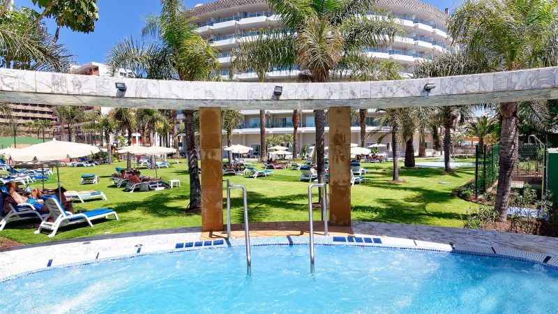 piscina hotel bull escorial