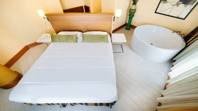 habitación con jacuzzi en las palmas