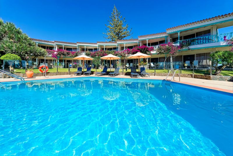 Piscina climatizada Bull Boutique Casas Carmen