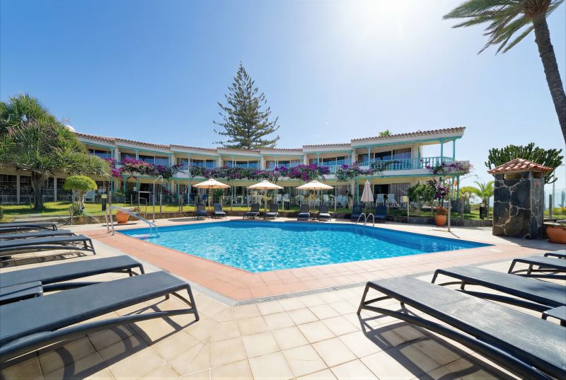 Piscina climatizada Bull Boutique Casas Carmen