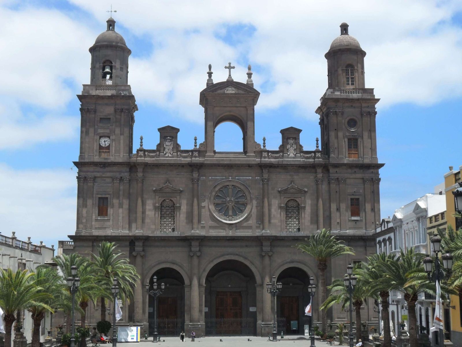 Vista frontal de la catedral de Las Palmas de GC