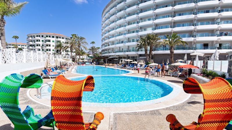 piscina hotel bull escorial