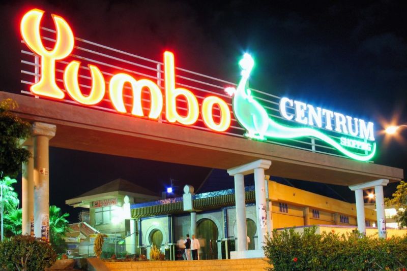 Exterior image of the Yumbo Maspalomas Shopping Center