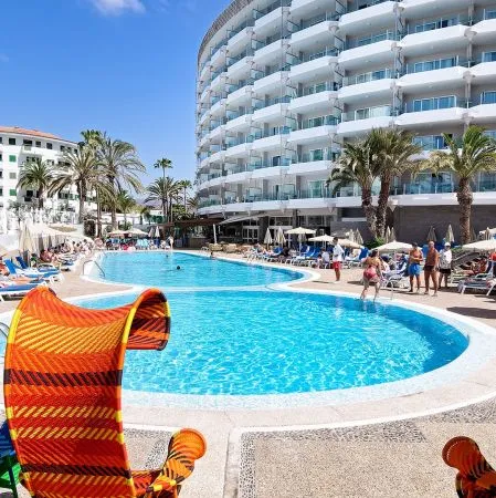 piscina hotel escorial