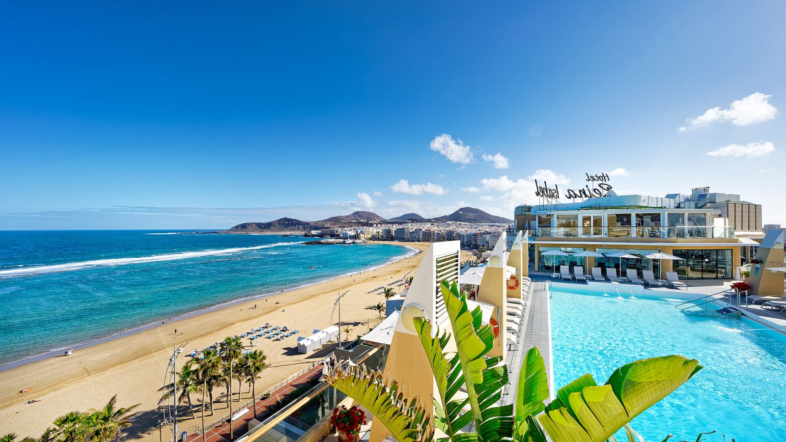 imagen del hotel Bull reina isabel con vistas a la playa de las canteras