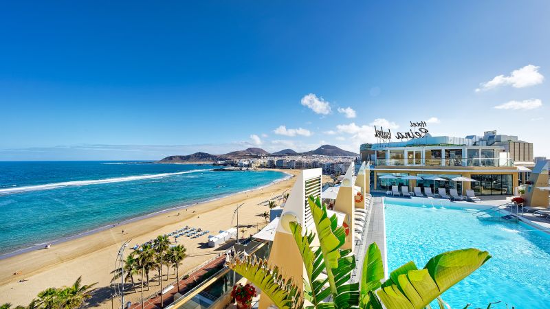 imagen del hotel Bull reina isabel con vistas a la playa de las canteras